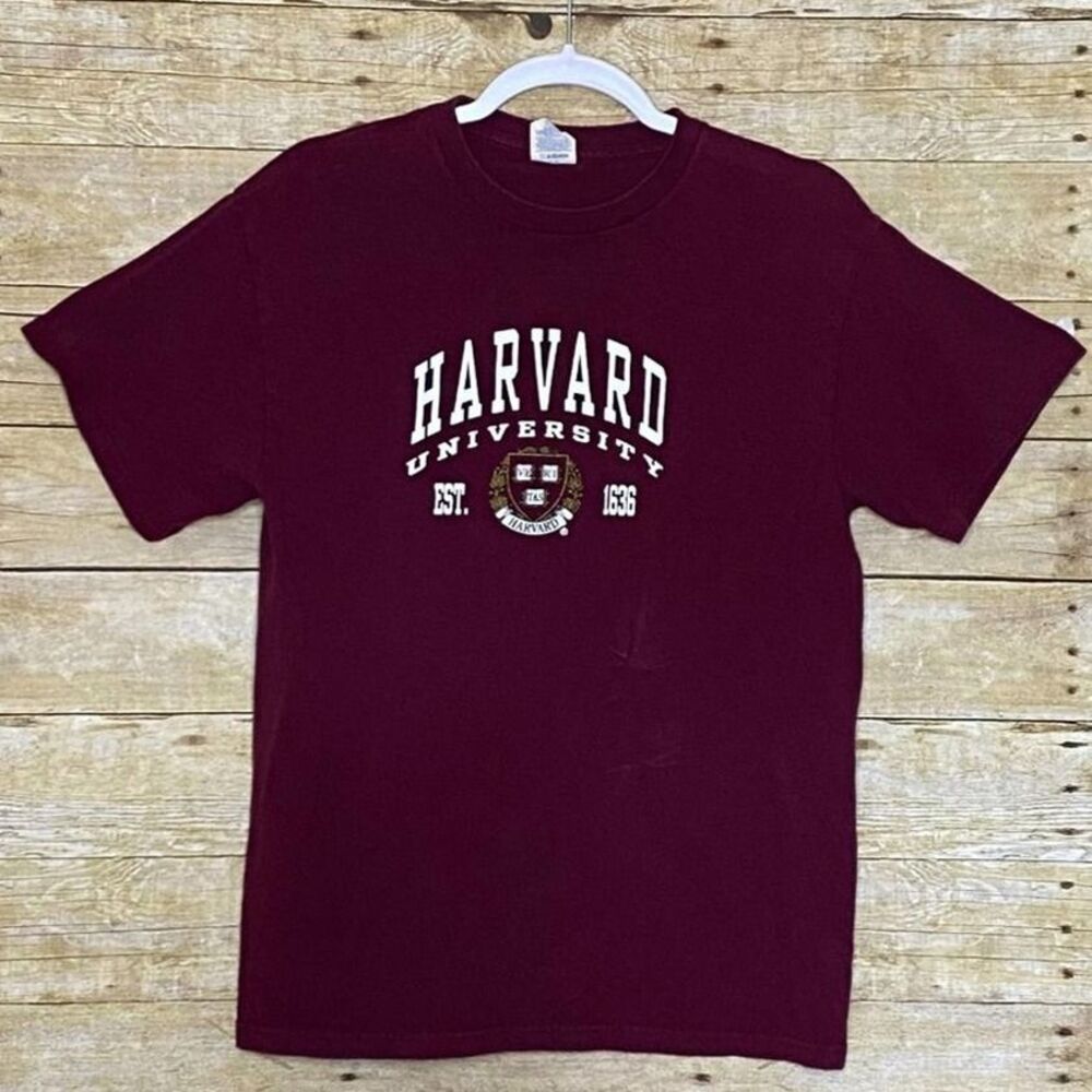 GILDAN HARVARD UNIVERSITY CASUAL CLASSIC EVERYDAY UNISEX T-SHIRT SIZE MEDIUM
